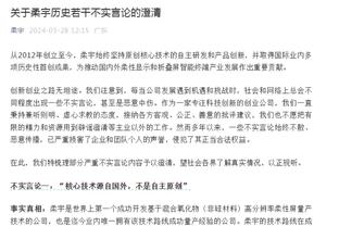 ?今天有35-40位布克的亲朋好友现场看球 赛后排起长队合影留念